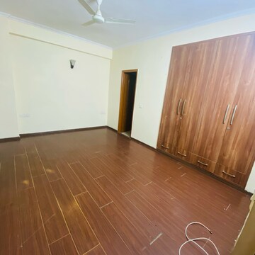Master Bedroom in 3.5 BHK Apartment at Aims Golf City, Noida Central – for Rent