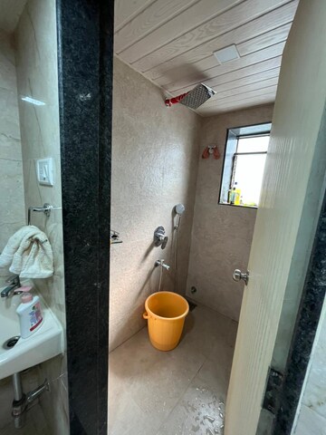 Bathroom in 1.5 BHK Apartment at Poonam Apartments Worli, Worli – for Rent