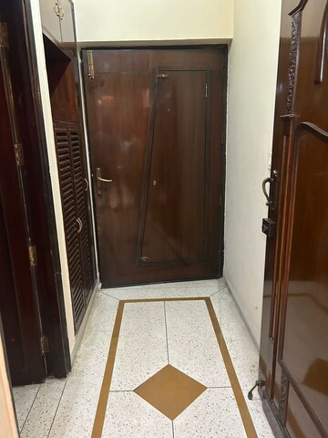 Furnished Amenities in 3.5 BHK Apartment at Unitech Palms, South City 1 – for Rent
