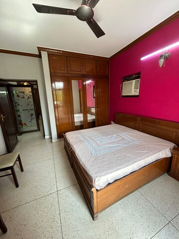 Room in 3.5 BHK Apartment at Unitech Palms, South City 1 – for Rent