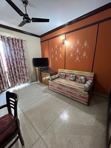 Bedroom in 3.5 BHK Apartment at Unitech Palms, South City 1 – for Rent