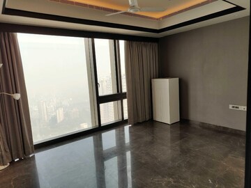 Room in 4 BHK Apartment at Lodha Trump Tower, Worli – for Rent