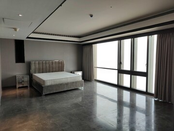 Room in 4 BHK Apartment at Lodha Trump Tower, Worli – for Rent