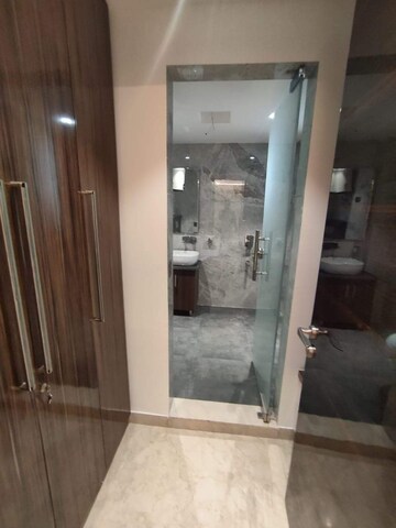 Building Lobby in 4 BHK Builder Floor at Srishti Greenfield Homes, Green Fields Colony – for Rent