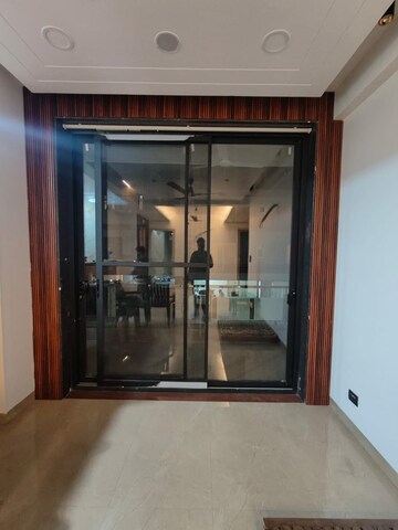 Furnished Amenities in 4 BHK Builder Floor at Ansal Sushant Lok I, Sector 43 – for Rent