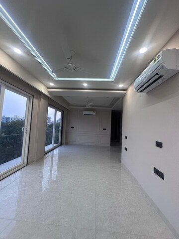Room in 4 BHK Builder Floor at Ansal Sushant Lok I, Sector 43 – for Rent