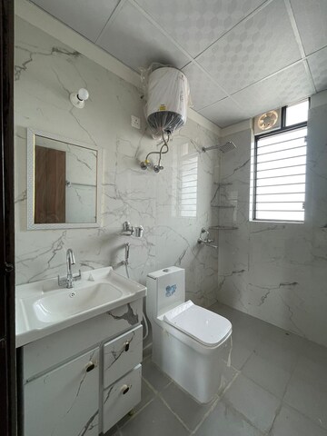 Attached Bathroom in 3 BHK Builder Floor at Dlf Phase ii – for Rent
