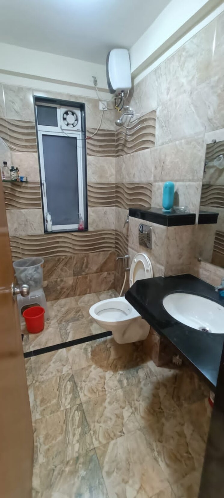 Bathroom, ramesh nagar 2 Bedroom 725 Sq.Ft. Apartment In Ramesh Nagar Delhi 8007344