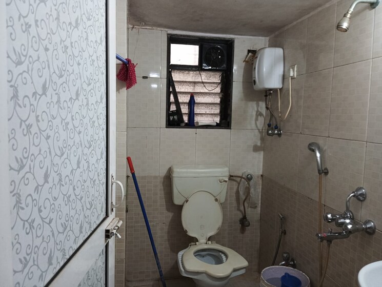 Bathroom, lodha-new-cuffe-parade 5 Bedroom 4000 Sq.Ft. Apartment In Wadala Mumbai 8007377