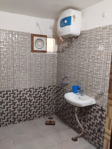 Bathroom in 3.5 BHK Apartment at LDA Parijaat Apartments, Faizabad Road – for Rent