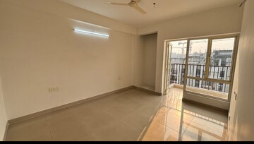 Room in 2 BHK Apartment at Paras Tierea, Sector 137 – for Sale
