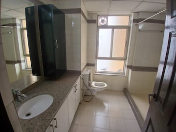 Bathroom in 4 BHK Apartment at Vipul Belmonte, Sector 53 – for Rent