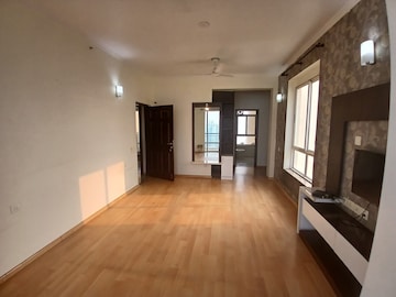 Room in 4 BHK Apartment at Vipul Belmonte, Sector 53 – for Rent