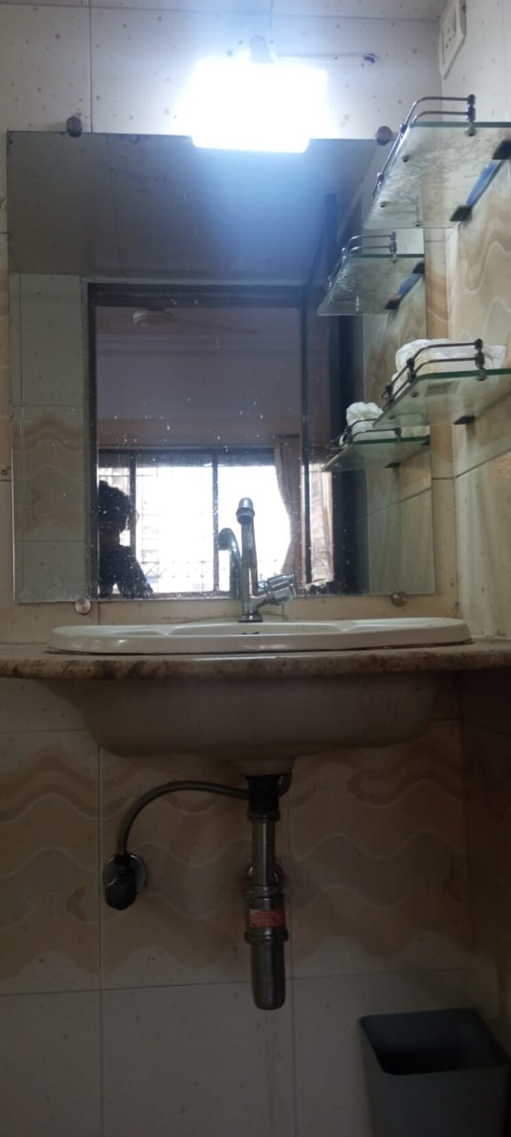 Bathroom, meera-tower 2 Bedroom 700 Sq.Ft. Apartment In Andheri West Mumbai 8007543
