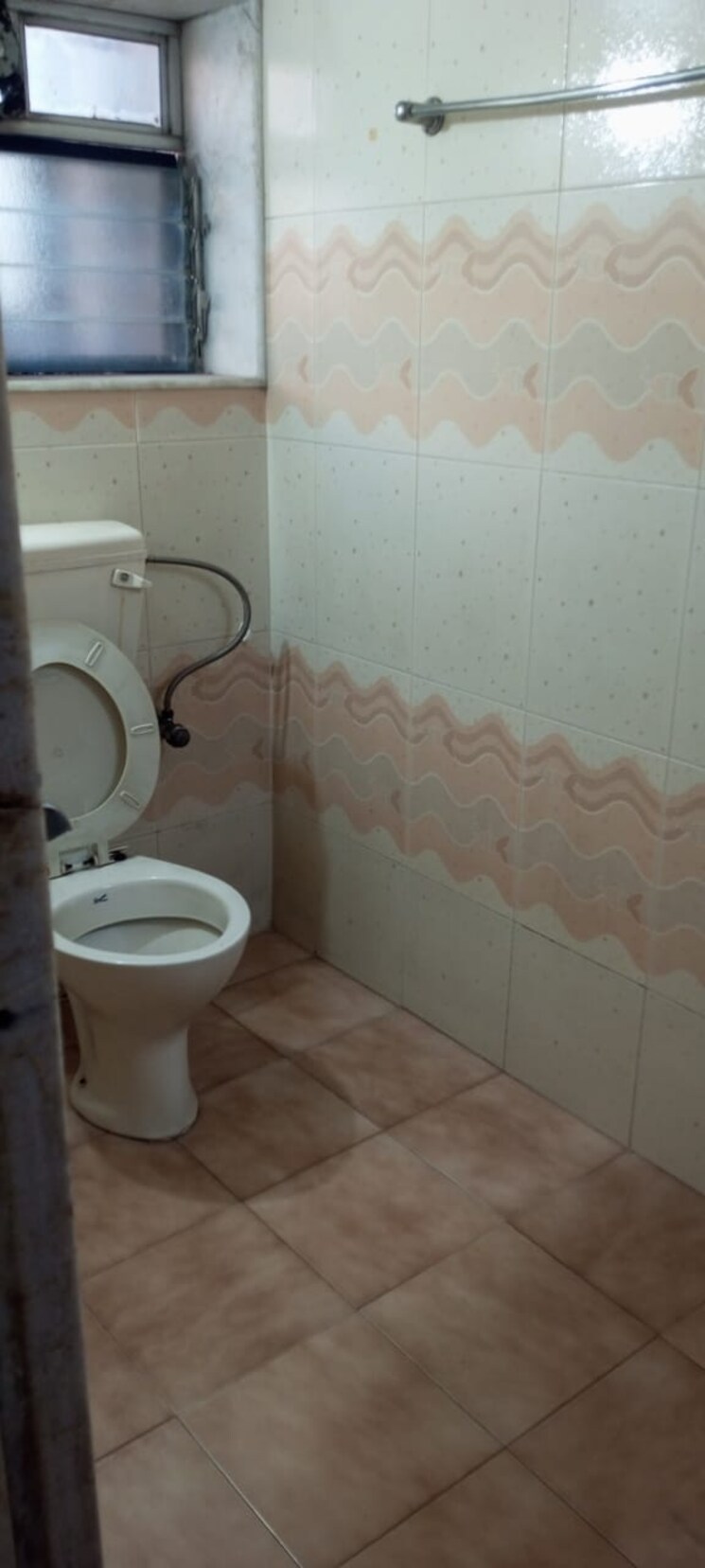 Bathroom, meera-tower 2 Bedroom 700 Sq.Ft. Apartment In Andheri West Mumbai 8007543