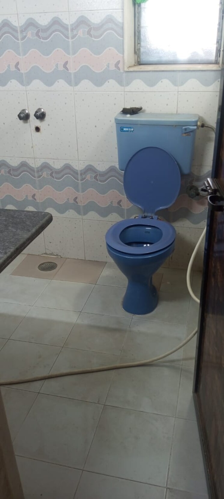 Bathroom, meera-tower 2 Bedroom 700 Sq.Ft. Apartment In Andheri West Mumbai 8007543