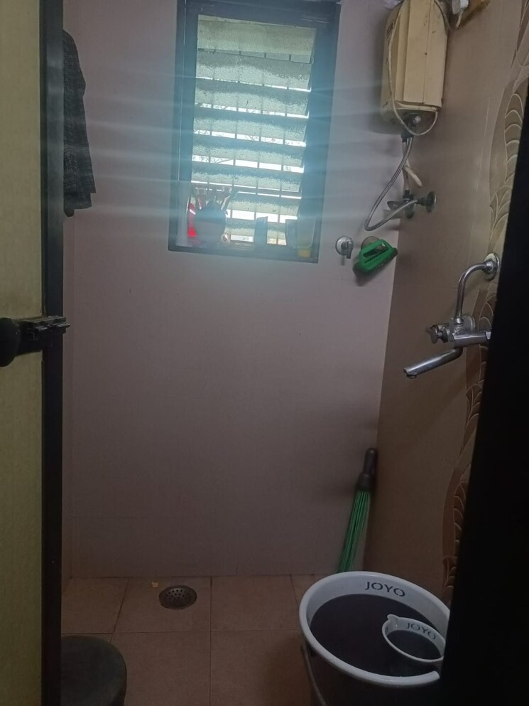 Bathroom, vrindavan-chs-thane-west 1 Bedroom 465 Sq.Ft. Apartment In Vrindavan Society Thane 8007578