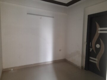 Room in 3 BHK Apartment at Adore Happy Homes Grand, Sector 85 – for Sale