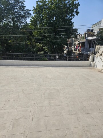 Parking in 2 BHK Villa at RWA Apartments Sector 26, Sector 26 – for Rent