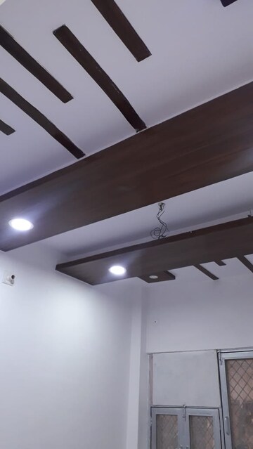 Furnished Amenities in 1.5 BHK Apartment at Paschim Vihar – for Rent