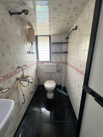 Master Bedroom in 2 BHK Apartment at Diamond Garden, Chembur – for Rent