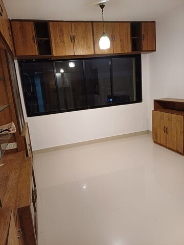 Furnished Amenities in 3 BHK Apartment at Bandra West – for Rent