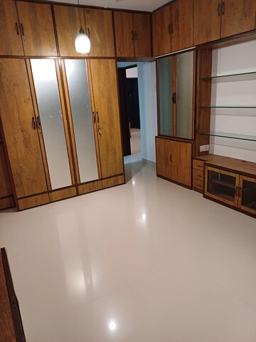 Room in 3 BHK Apartment at Bandra West – for Rent