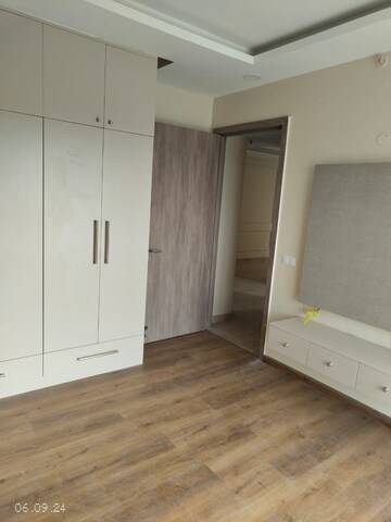 Room in 4 BHK Apartment at DLF Garden City Independent Floors, Sector 92 – for Rent