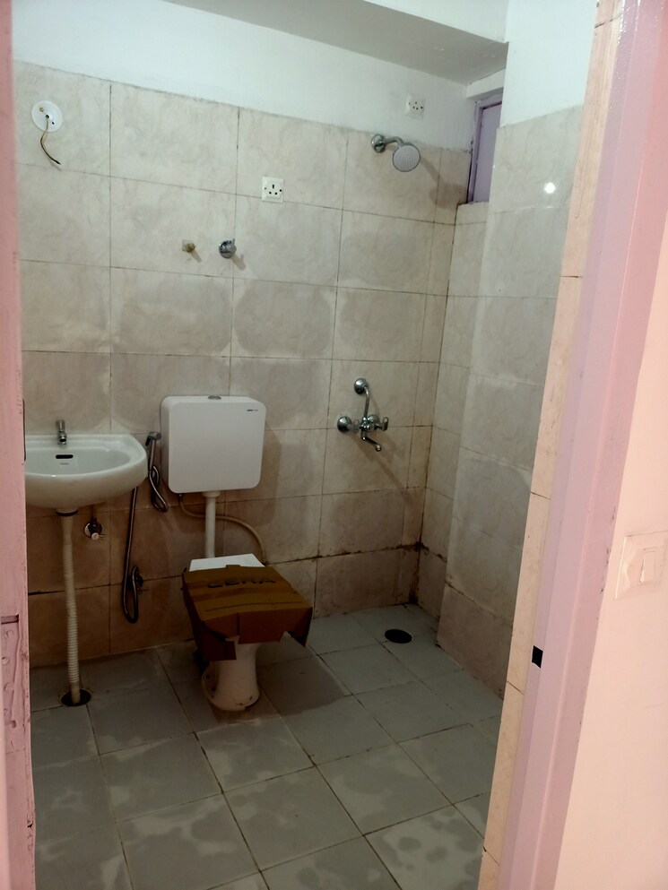 Bathroom, sarvome-shree-homes 3 Bedroom 745 Sq.Ft. Apartment In Sector 45 Faridabad 8007820