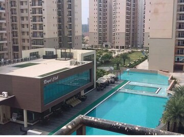 Master Bedroom in 3 BHK Apartment at Gomti Nagar – for Rent