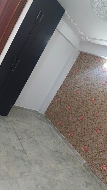 Room in 2 BHK Apartment at Shaheen Bagh – for Sale