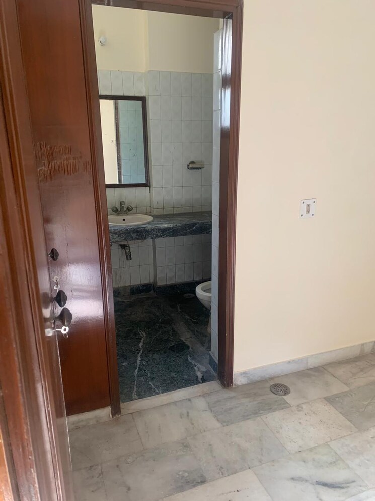 Room, hauz khas enclave 4 Bedroom 1800 Sq.Ft. Builder Floor In Hauz Khas Enclave Delhi 8007899