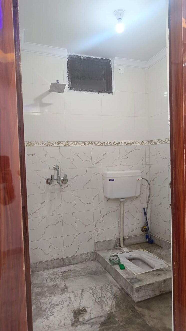 Bathroom, shaheen bagh 2 Bedroom 720 Sq.Ft. Apartment In Shaheen Bagh Delhi 8007901