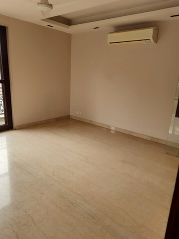 Room in 4 BHK Apartment at Greater Kailash ii – for Rent