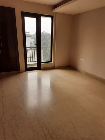 Room in 4 BHK Apartment at Greater Kailash ii – for Rent