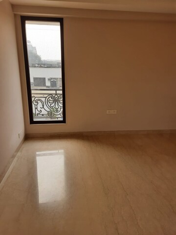 Room in 4 BHK Apartment at Greater Kailash ii – for Rent