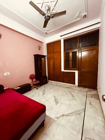 Bedroom in 6+ BHK Villa at Sector 30 – for Rent