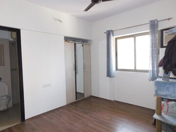Furnished Amenities in 3 BHK Apartment at Lodha Splendora Phase II, Ghodbunder Road – for Rent