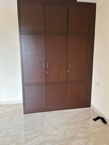 Furnished Amenities in 3 BHK Apartment at Greater Kailash I – for Rent