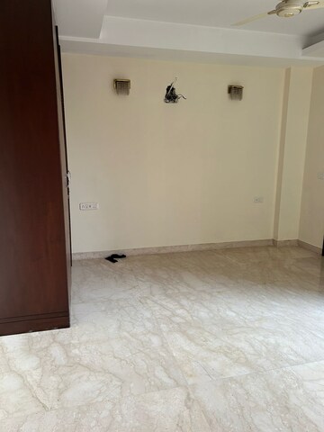 Room in 3 BHK Apartment at Greater Kailash I – for Rent