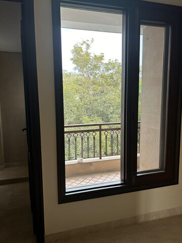 Furnished Amenities in 3 BHK Apartment at Greater Kailash I – for Rent