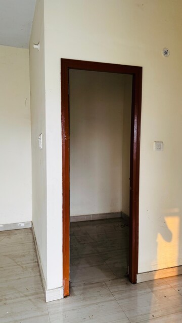 Master Bedroom in 2.5 BHK Apartment at Goregaon West – for Rent