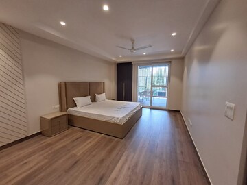 Room in 4 BHK Apartment at Greater Kailash ii – for Rent