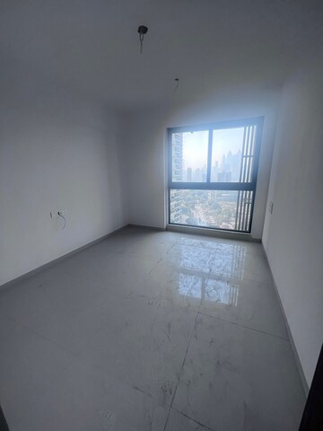 Room in 2.5 BHK Apartment at Shilp Tower, Lower Parel – for Rent