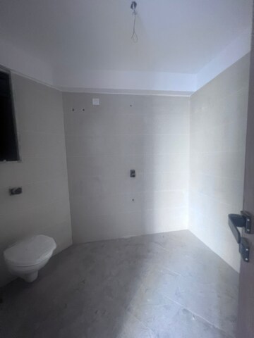 Room in 2.5 BHK Apartment at Shilp Tower, Lower Parel – for Rent