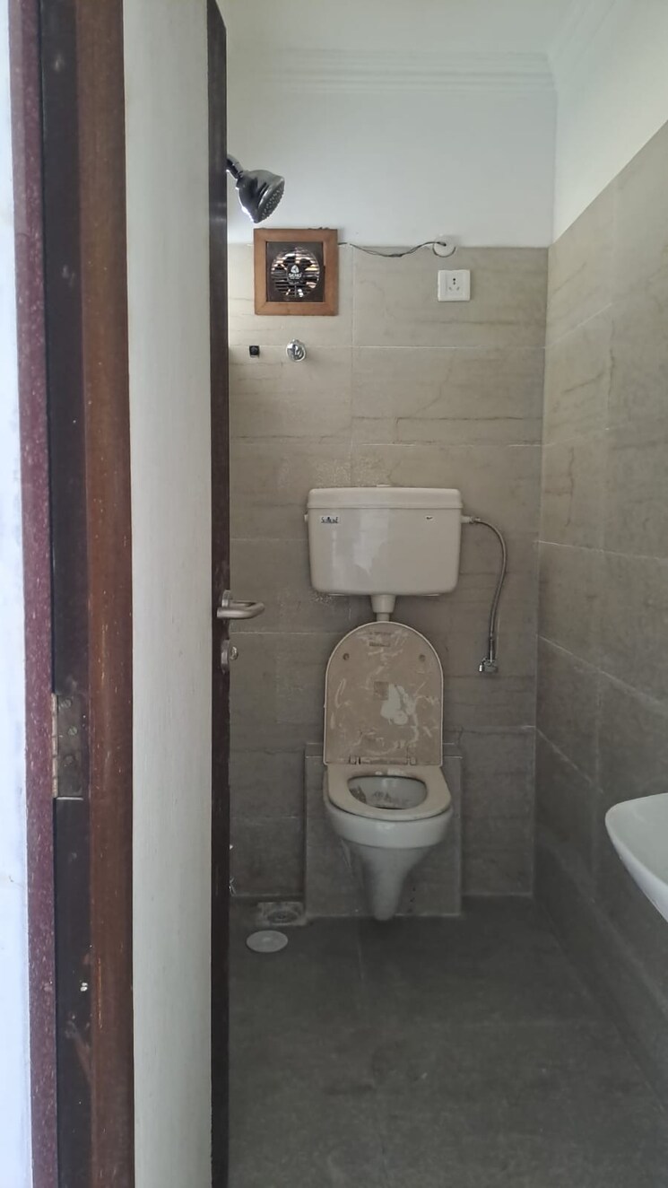 Bathroom, vardhaman-lotus-tower 2 Bedroom 800 Sq.Ft. Apartment In Gawand Baug Thane 8008011