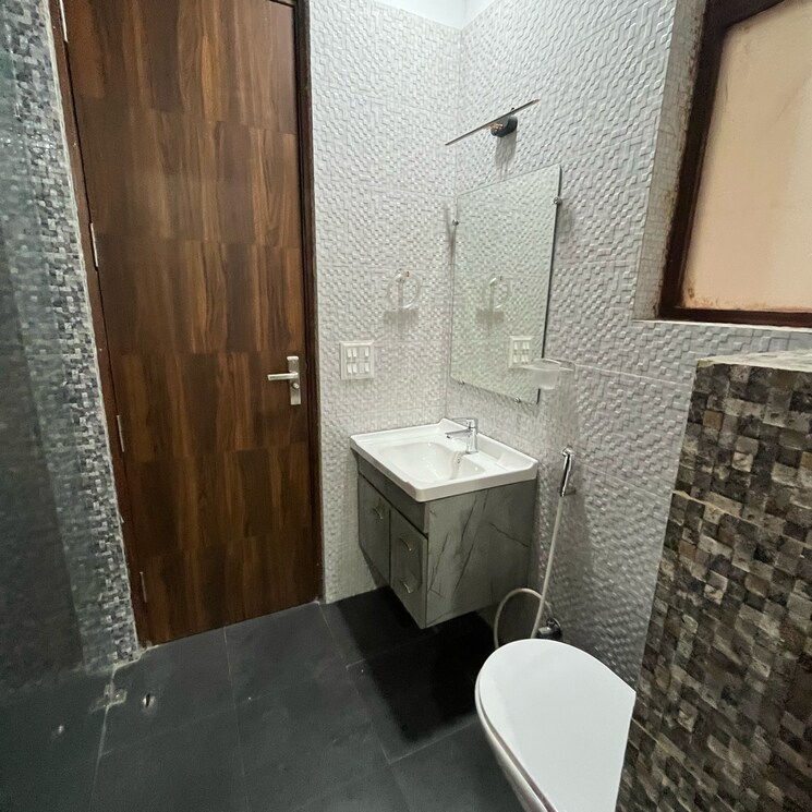 Bathroom, ansal-sushant-lok-i 4 Bedroom 2700 Sq.Ft. Builder Floor In Sushant Lok I Gurgaon 8008109