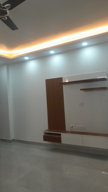 Furnished Amenities in 3 BHK Builder Floor at Vipul World Floors, Sector 48 – for Rent