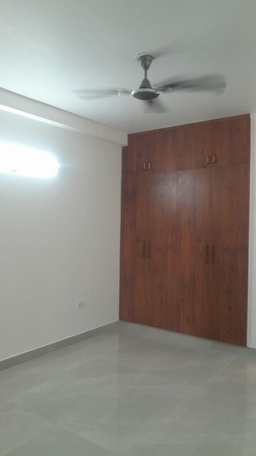Furnished Amenities in 3 BHK Builder Floor at Vipul World Floors, Sector 48 – for Rent