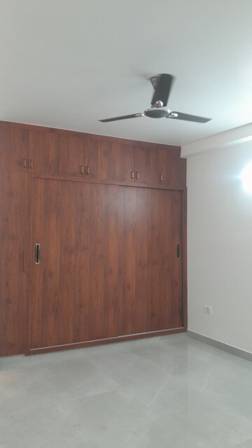 Room in 3 BHK Builder Floor at Vipul World Floors, Sector 48 – for Rent